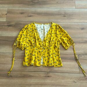 Beautiful yellow/gold shirt